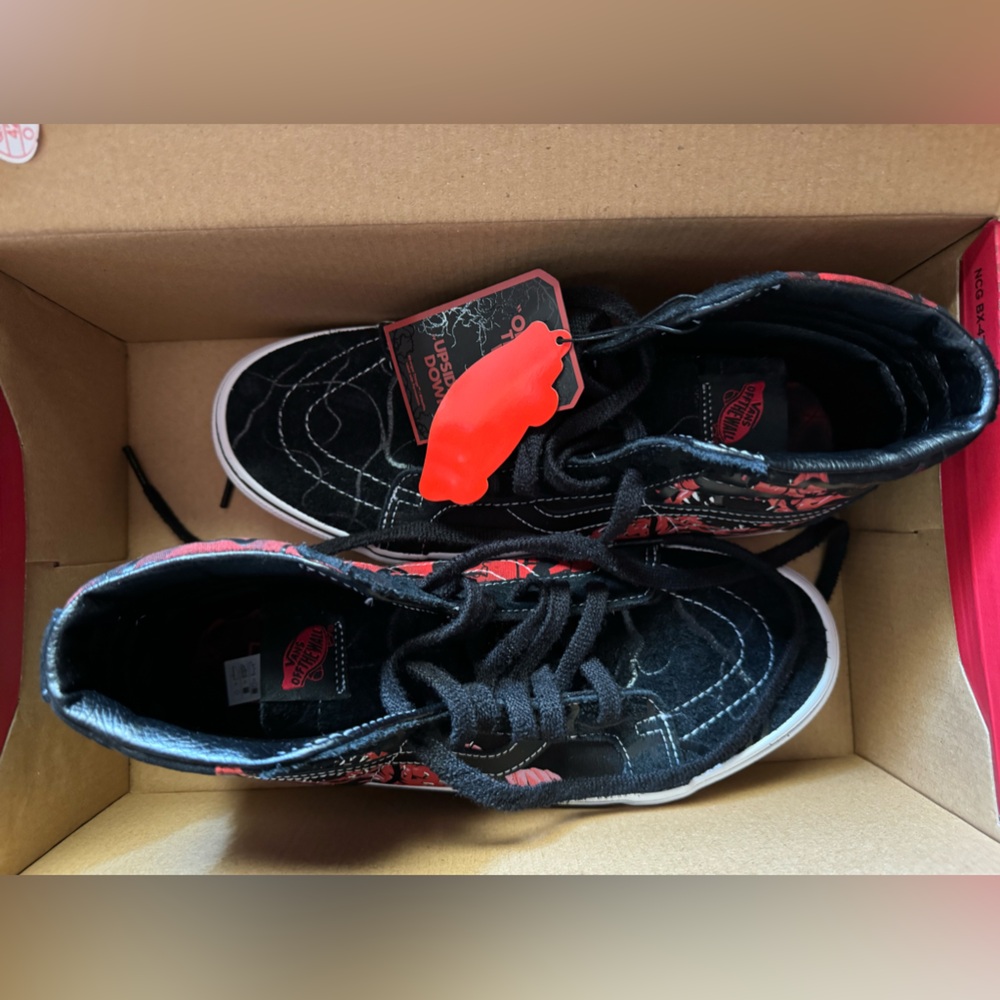 LIMITED EDITION STRANGER THINGS HI-TOP VANS